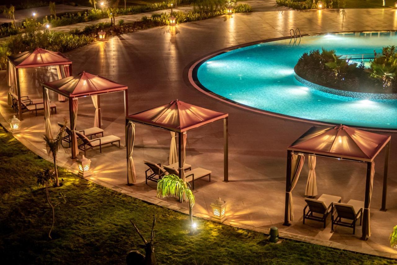 Hawthorn Suites By Wyndham Dwarka Buitenkant foto