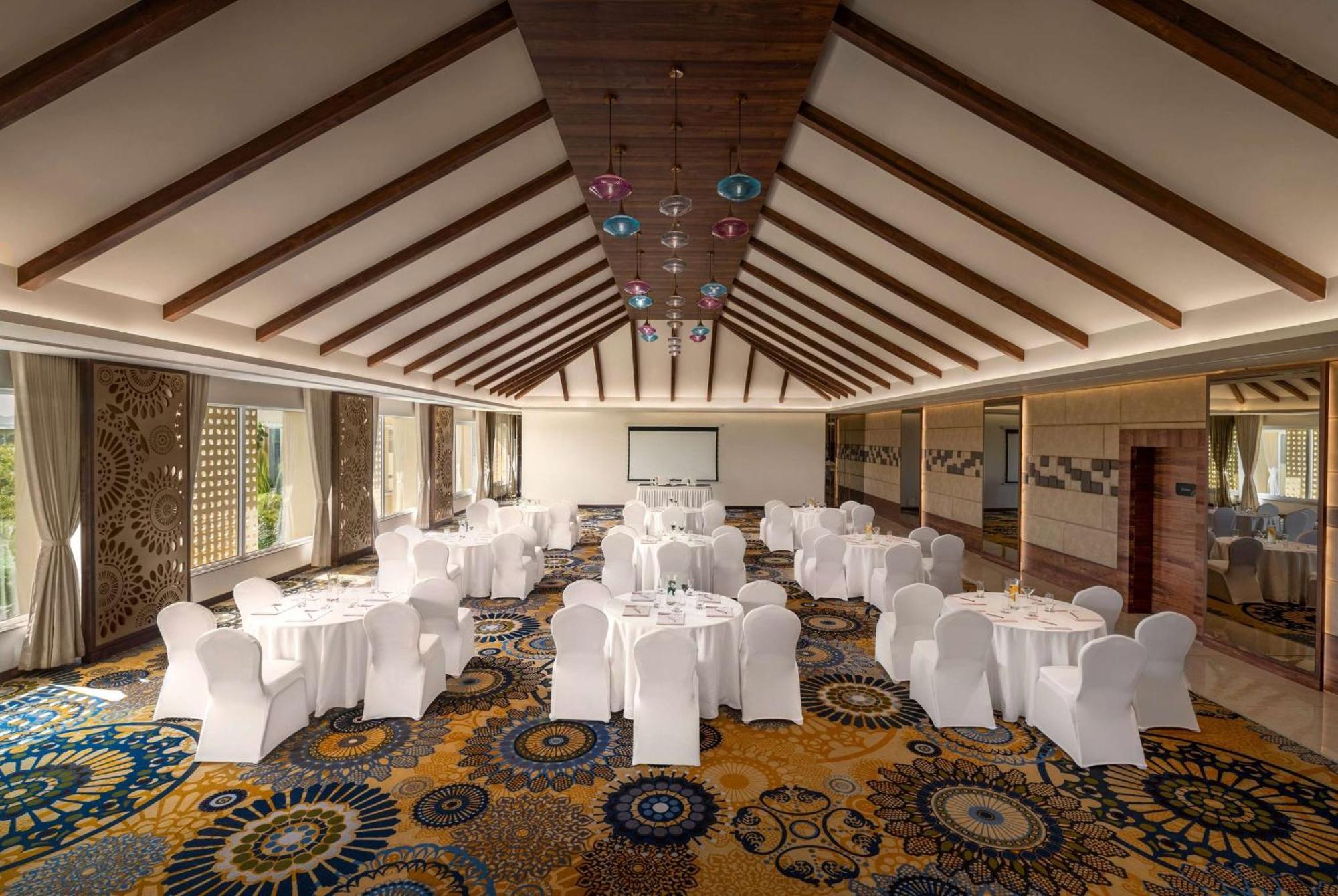 Hawthorn Suites By Wyndham Dwarka Buitenkant foto