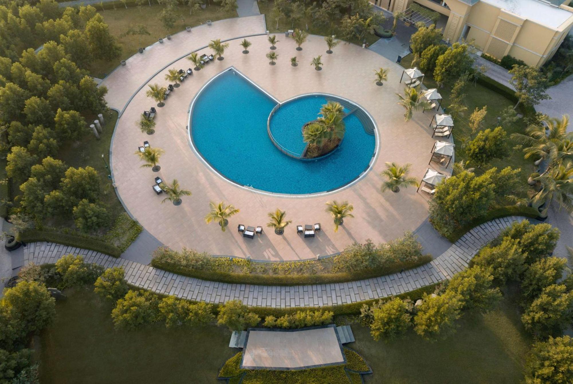 Hawthorn Suites By Wyndham Dwarka Buitenkant foto