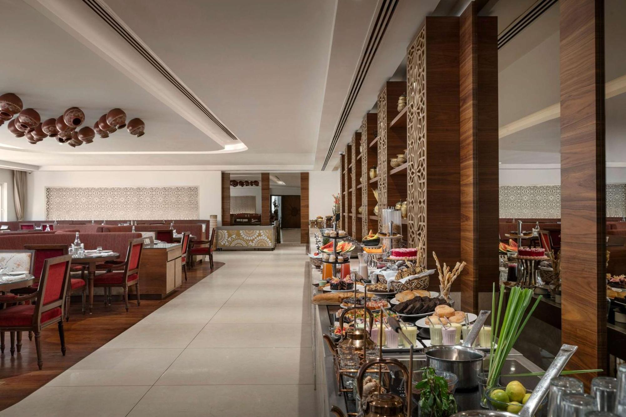 Hawthorn Suites By Wyndham Dwarka Buitenkant foto