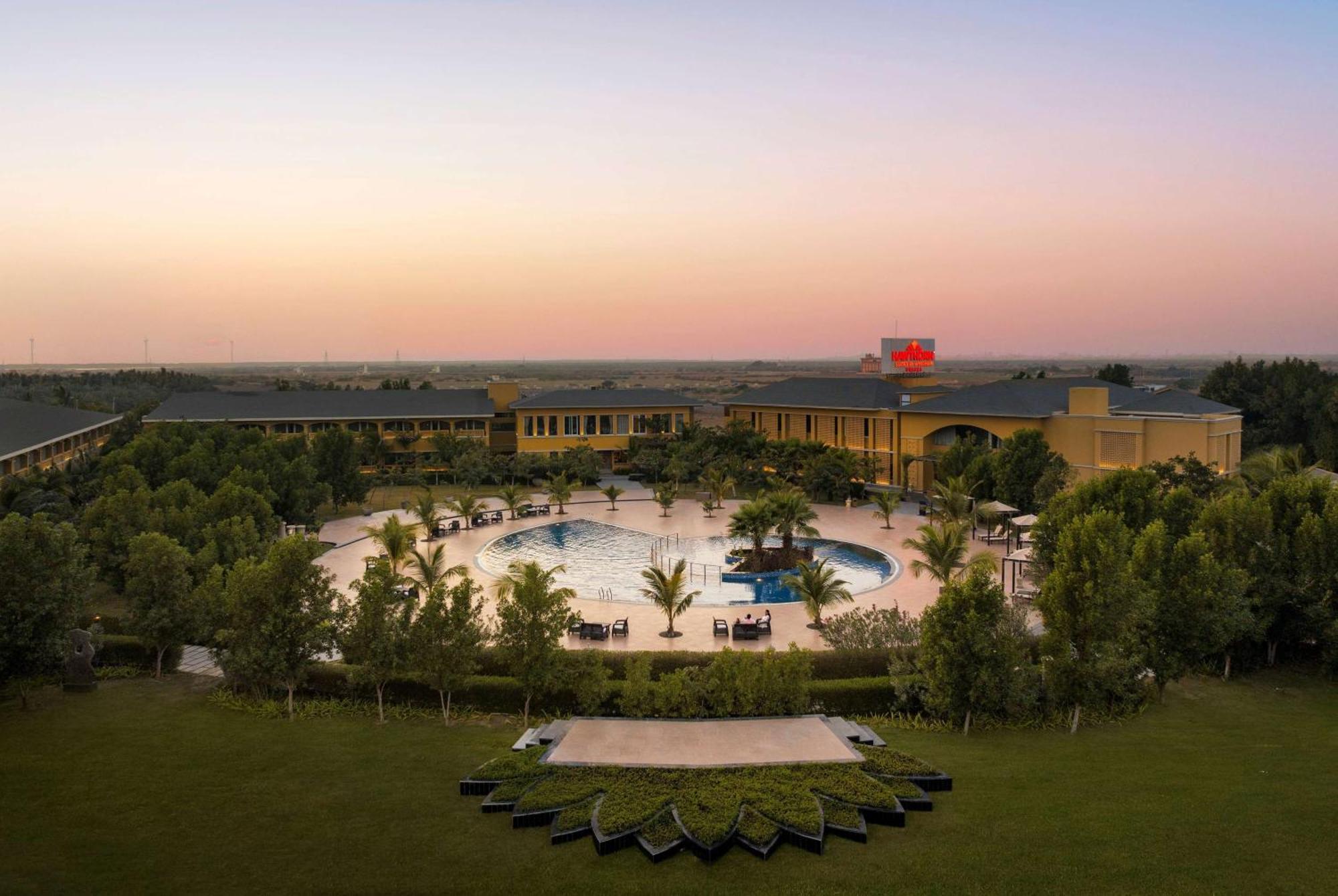Hawthorn Suites By Wyndham Dwarka Buitenkant foto