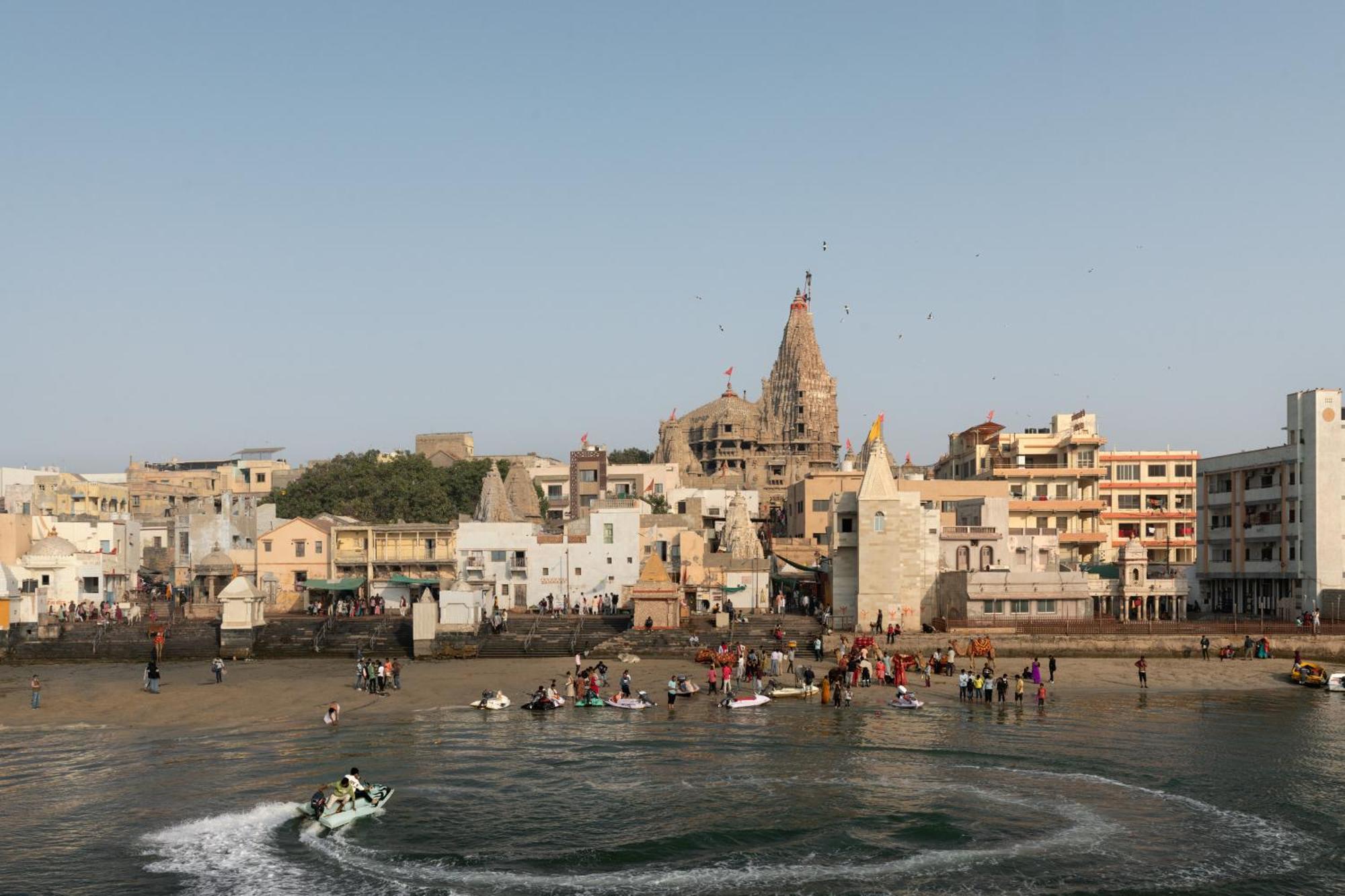 Hawthorn Suites By Wyndham Dwarka Buitenkant foto